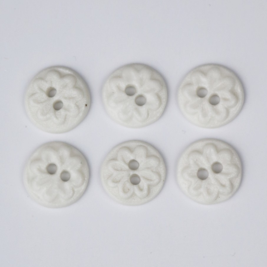 Håndlavede knapper, 6 stk, hvid, 'Blid mini flora', nr. 11