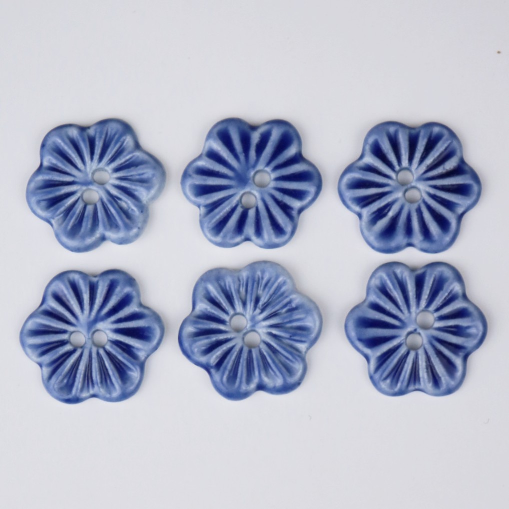 Håndlavede knapper, 6 stk, blå, 'Royal kronblad', nr. 17