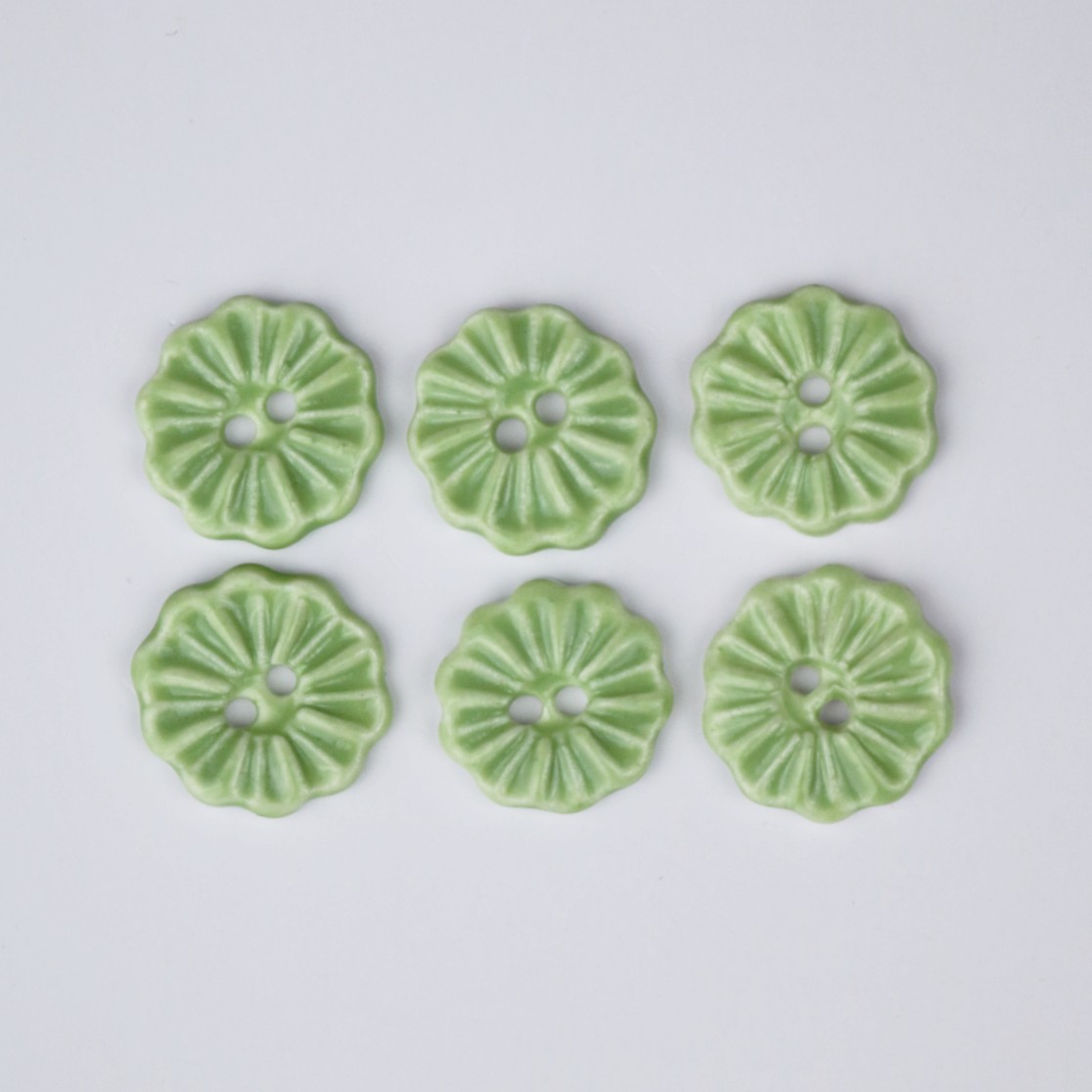 Håndlavede knapper, 6 stk, grøn, 'Petite forår', nr. 22