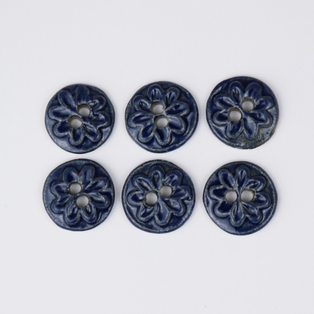 Håndlavede knapper, 6 stk, mørkeblå, 'Marine mini flora', nr. 6